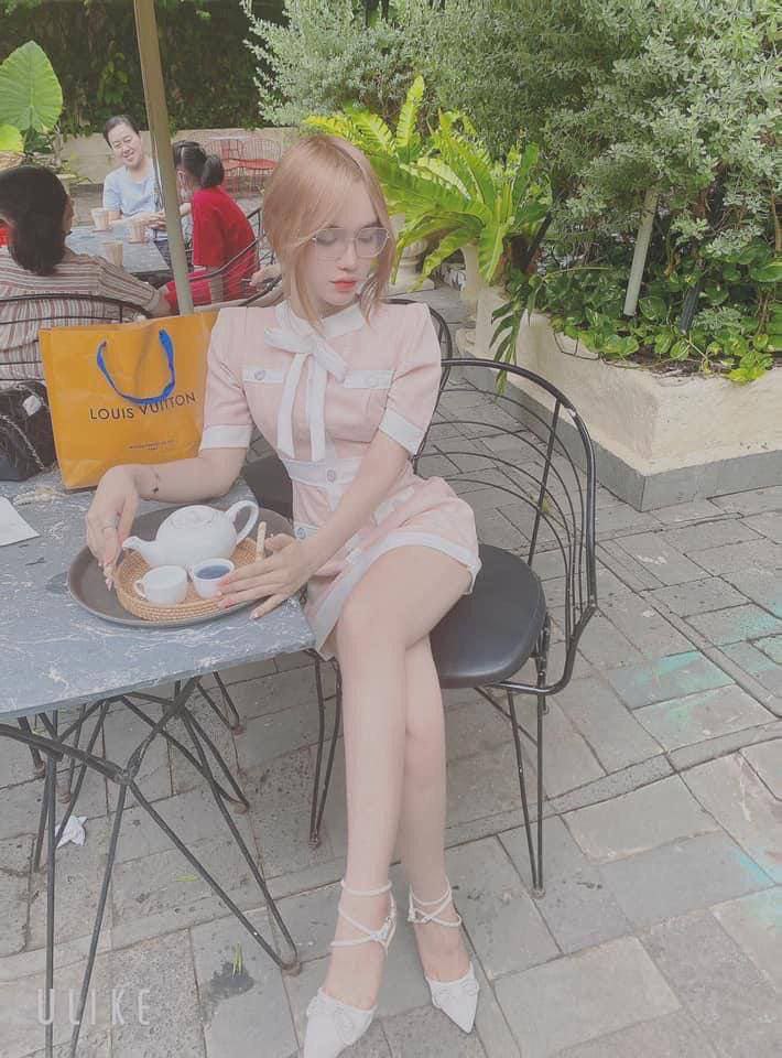 Cô đồng nghiệp dâm đãng