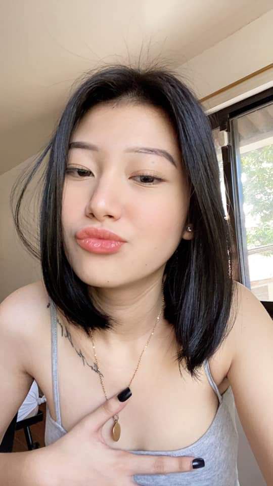 Không kiềm lại được anh xả tinh trùng vào lỗ lồn em