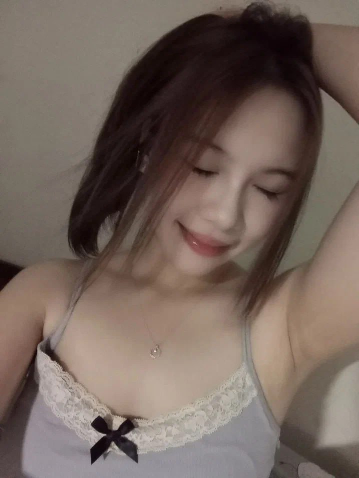 Trong chuyến đi giã ngoại gia đình, bồn chứa tinh của anh trai gạ phang tôi khi anh trai đã say mèm