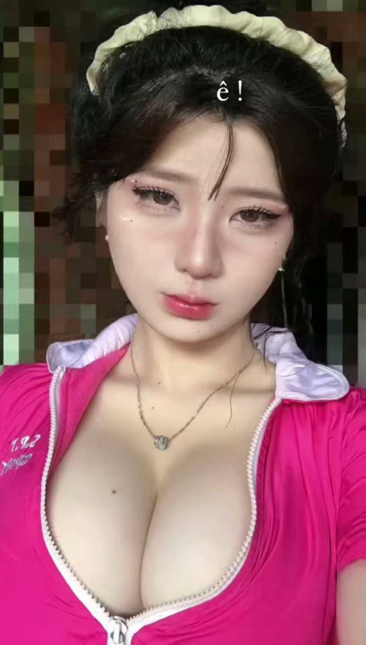 Thanh niên đụ cả gia đình với chiếc đồng hồ ngưng đọng thời gian