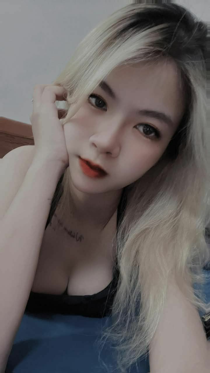 Chị gái đồng nghiệp rất dâm